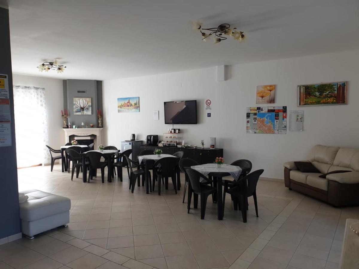 Bed And Breakfast Villa Fatima Trani Exterior photo