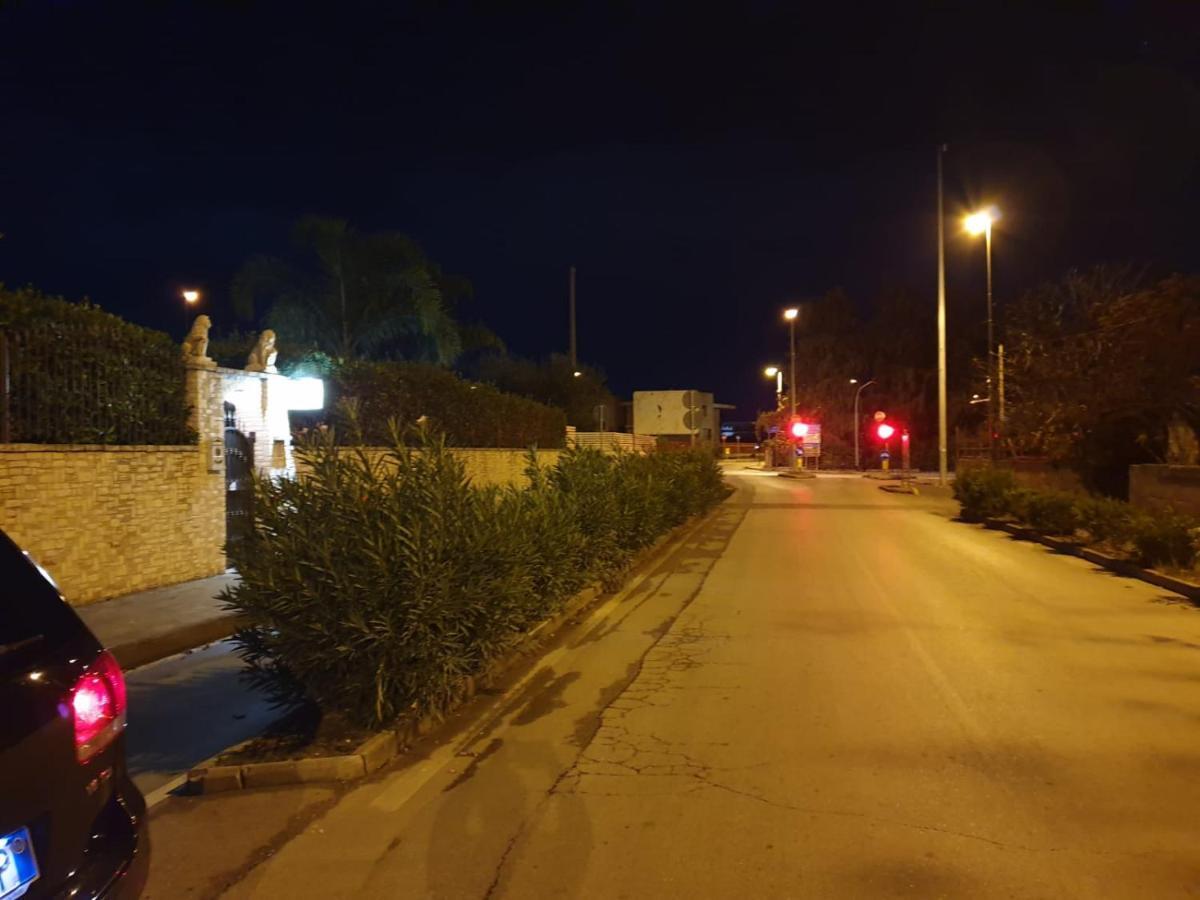 Bed And Breakfast Villa Fatima Trani Exterior photo